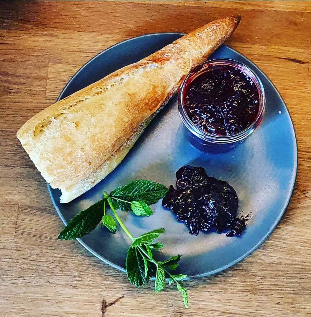 Ma fabuleuse confiture aux cerises et parfumée à la menthe France Masai